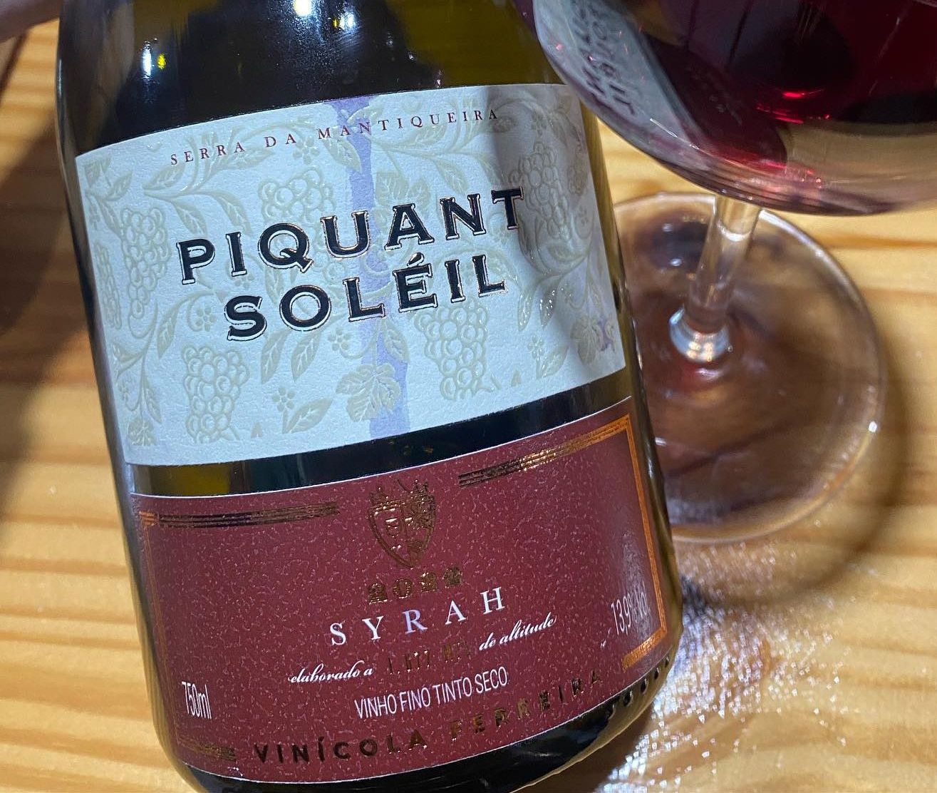 Vinícola Ferreira conquistou sua primeira medalha de ouro na vigésima edição do DWWA com seu vinho tinto seco Piquant Soléil safra 2022
