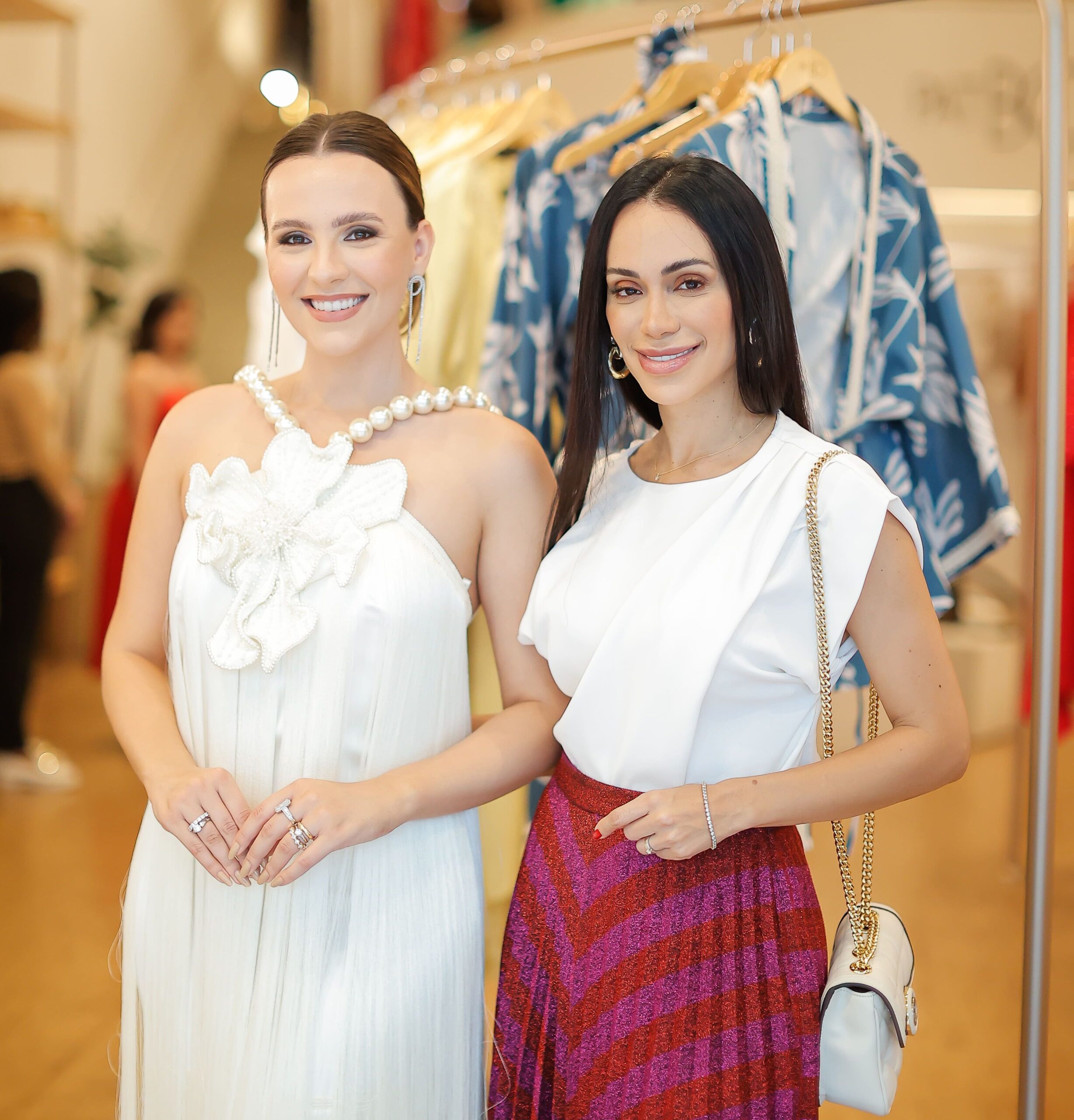 Carol Teixeira participa de lançamento da collab PatBO x Camila Coelho.