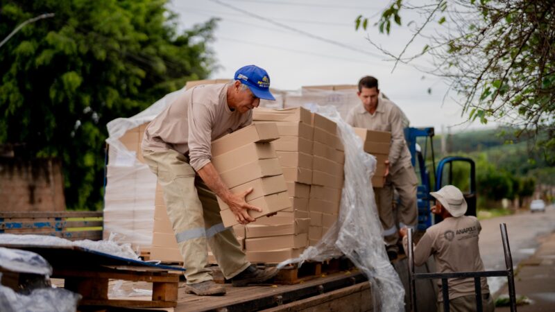 Prefeitura de Anápolis fará mutirão para entregar kits escolares em escolas e CMEIs.