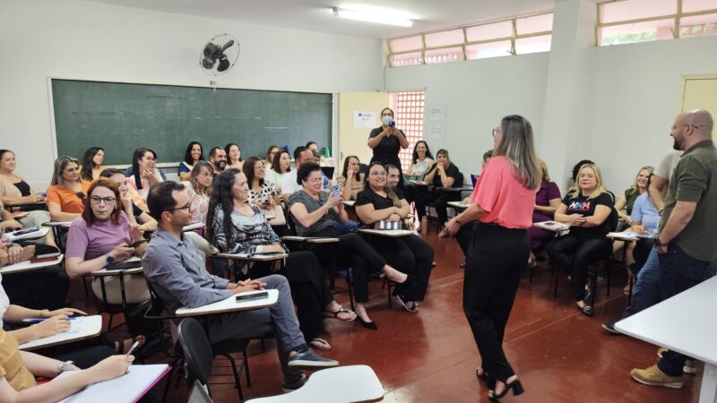 Conselho Municipal de Educação promove reunião para discutir matriz curricular de ensino.