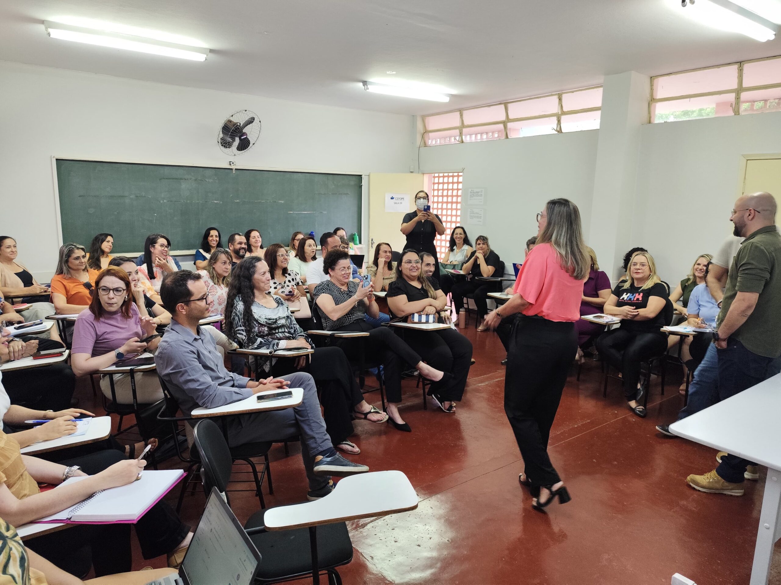 Conselho Municipal de Educação promove reunião para discutir matriz curricular de ensino.