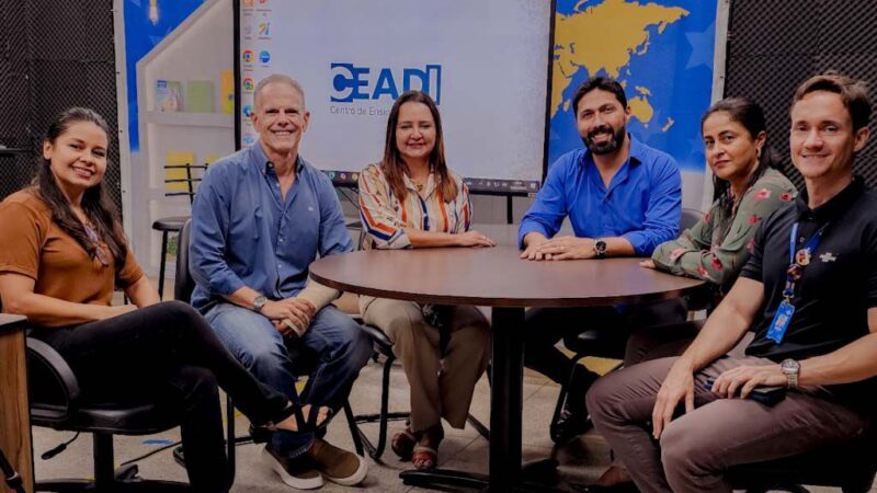Secretarias Municipais de Educação e Indústria unem forças para oferecer capacitação gratuita a servidores e orientações em vídeo à população.