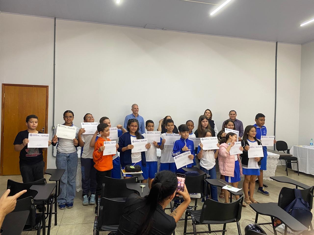 UAB entrega certificado para alunos do curso de Informática Educativa.