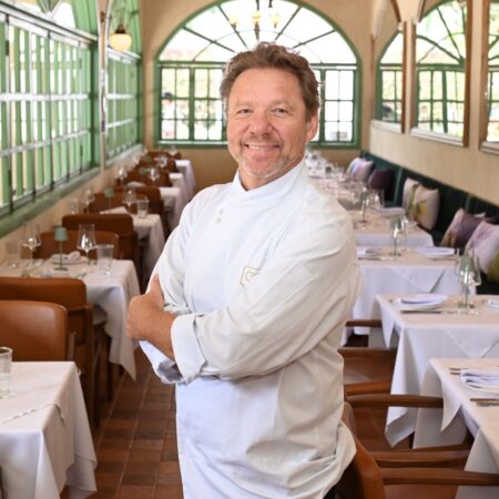  Claude Troisgros recebe comensais para jantar com harmonização de vinho no Cucina Mia.