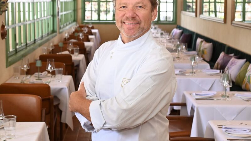  Claude Troisgros recebe comensais para jantar com harmonização de vinho no Cucina Mia.