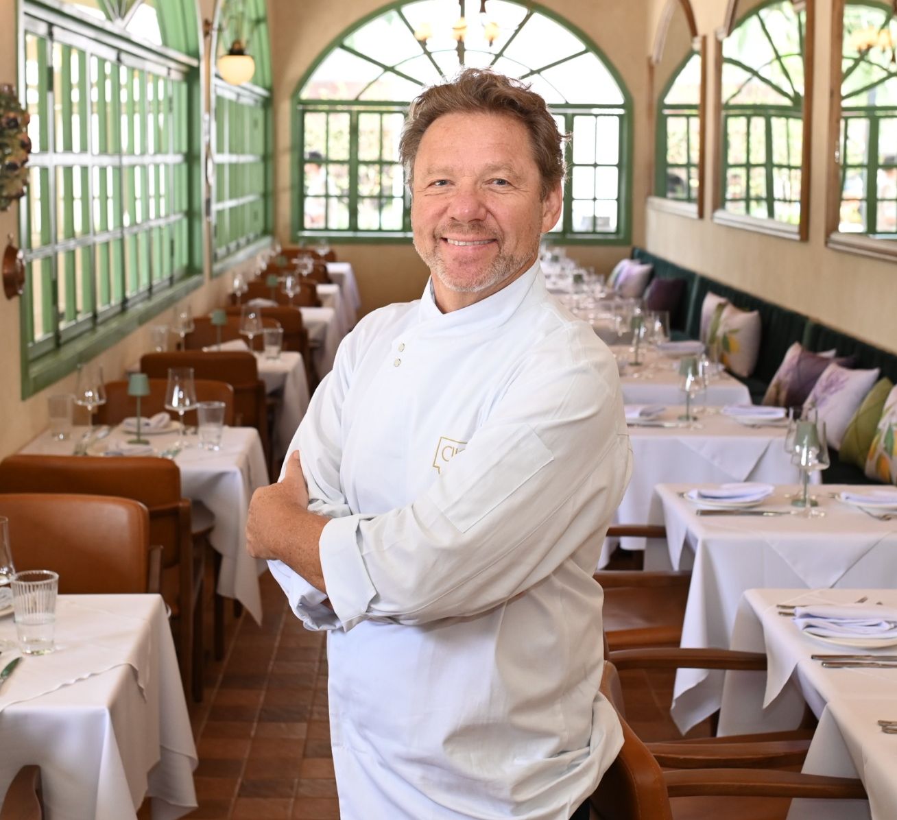  Claude Troisgros recebe comensais para jantar com harmonização de vinho no Cucina Mia.
