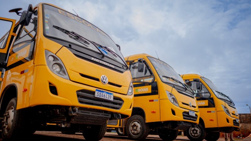 Anápolis recebe três novos micro-ônibus e amplia frota de transporte escolar.