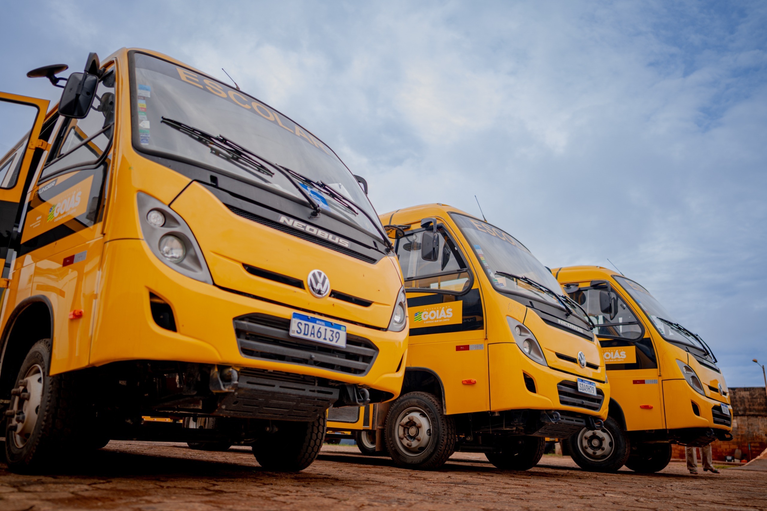 Anápolis recebe três novos micro-ônibus e amplia frota de transporte escolar.