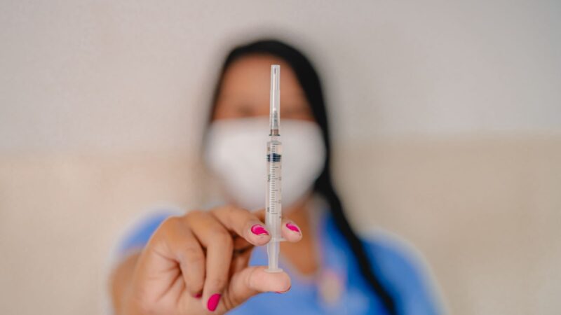 Anápolis recebe primeiro lote de vacina contra bronquiolite; doses serão destinadas a gestantes a partir de 28 semanas.