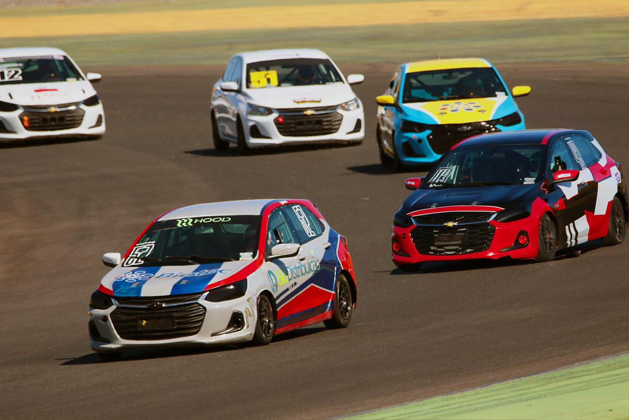  ​Prêmio Volante de Ouro celebra campeões do automobilismo goiano.