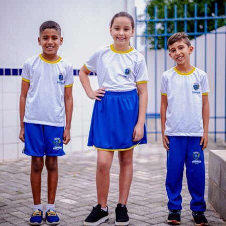 Prefeitura de Anápolis inicia ano letivo da rede municipal com entrega de kits escolares e uniformes aos alunos