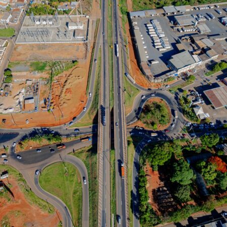 Secretaria de Obras fortalece infraestrutura urbana, meio ambiente e manutenção da cidade em 2025.