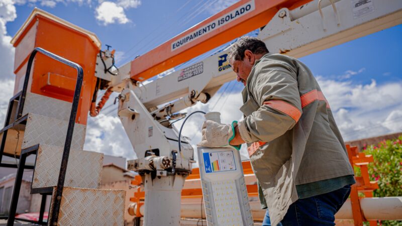 Prefeitura de Anápolis amplia serviços de iluminação pública e atende 27 bairros nos últimos dias.
