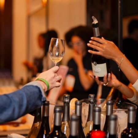 Goiânia Shopping recebe edição especial do Vinho Pop Festival com 150 rótulos e experiências sensoriais.