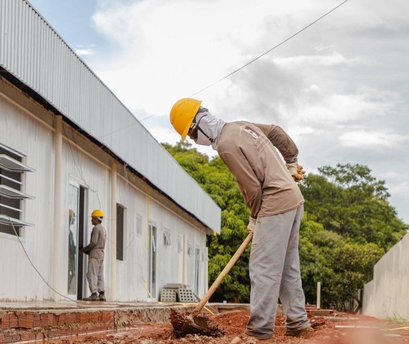 Prefeitura de Anápolis prorroga prazo para inscrição em vagas com salários de até R$ 2,7 mil e carga horária reduzida.