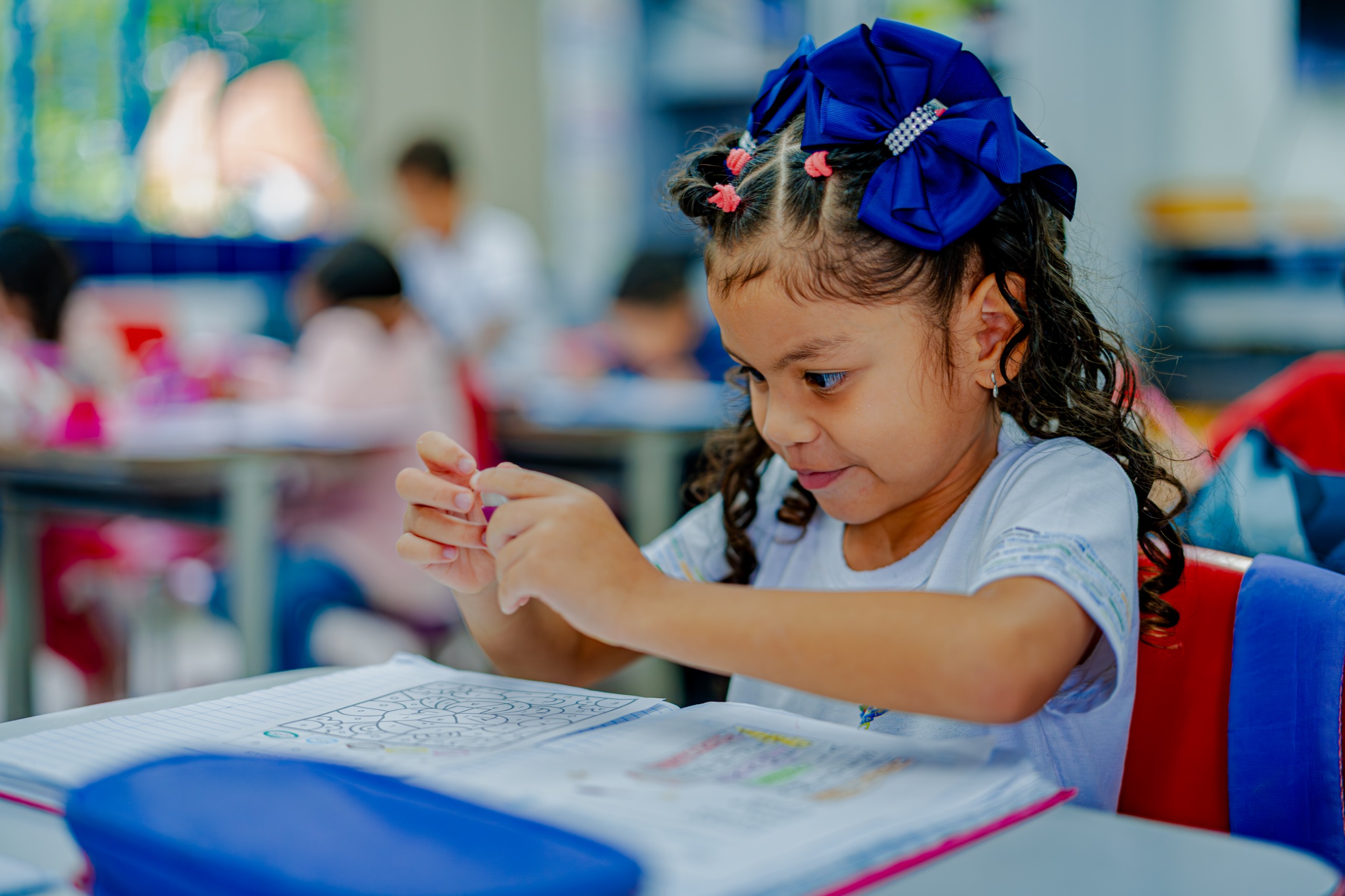 Prefeitura de Anápolis abre 50 vagas para estudantes de pedagogia ou licenciaturas com bolsa e benefício.