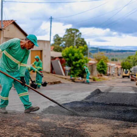 Prefeitura segue com manutenção urbana e melhorias em bairros de Anápolis nesta quinta (05)