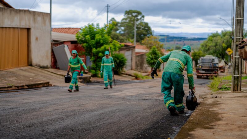 Prefeitura realiza serviços urbanos em 28 pontos da cidade nesta sexta-feira (13)