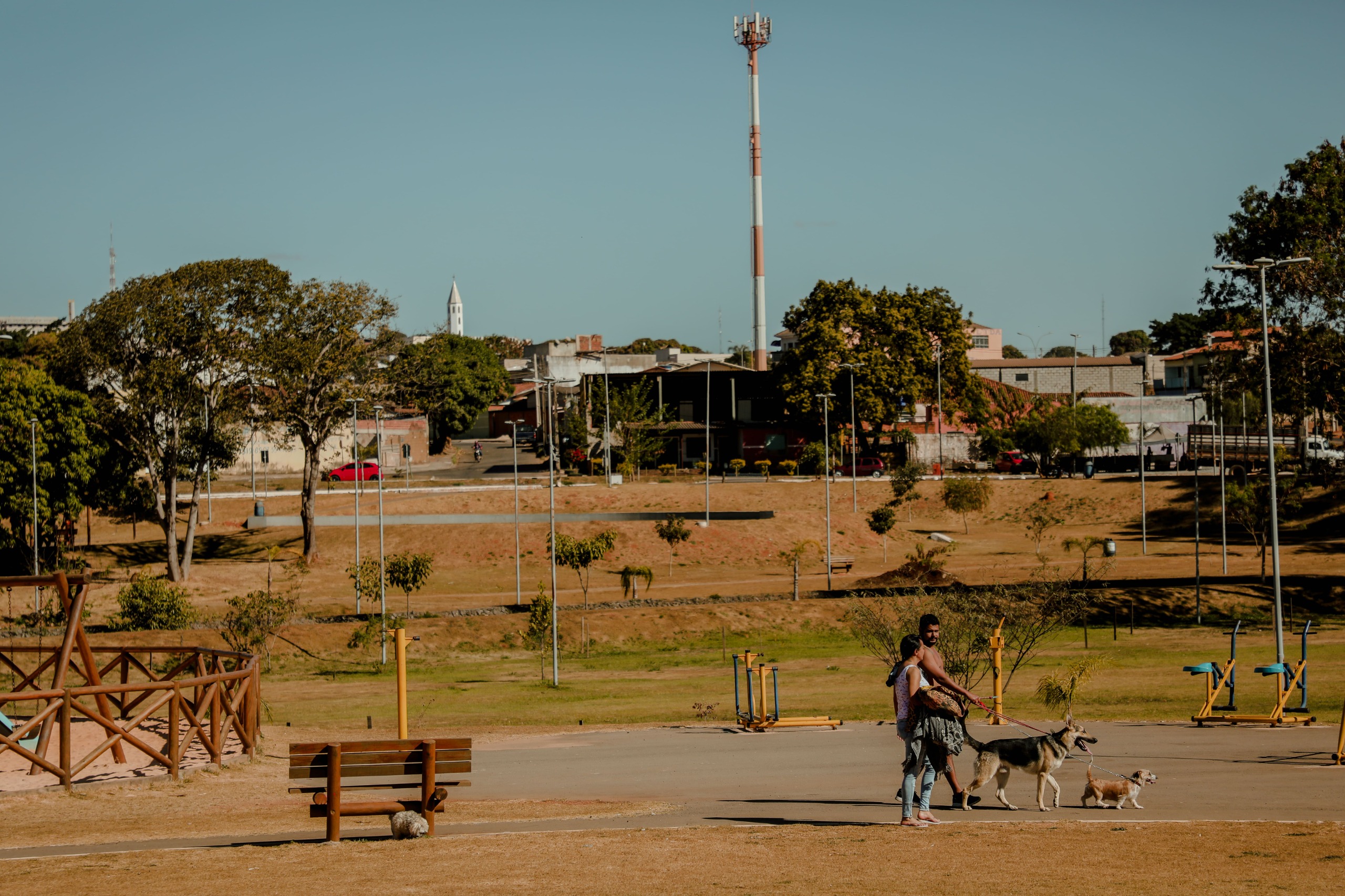Prefeitura realiza estudo técnico para regularizar ambulantes do Parque da Jaiara e Região Central.