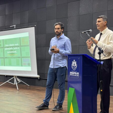 Prefeitura de Anápolis apresenta proposta de mudanças na Análise de Novos Parcelamentos durante audiência pública.