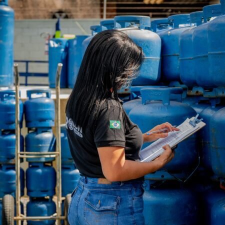 Pesquisa do Procon aponta variação de até 54% nos preços de gás e água mineral em Anápolis