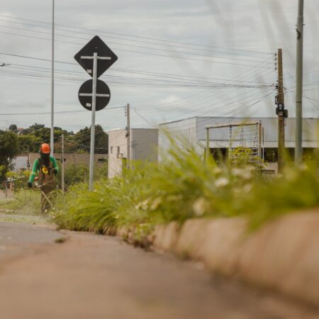 Prefeitura de Anápolis realiza serviços de manutenção urbana em diferentes bairros nesta terça (07)