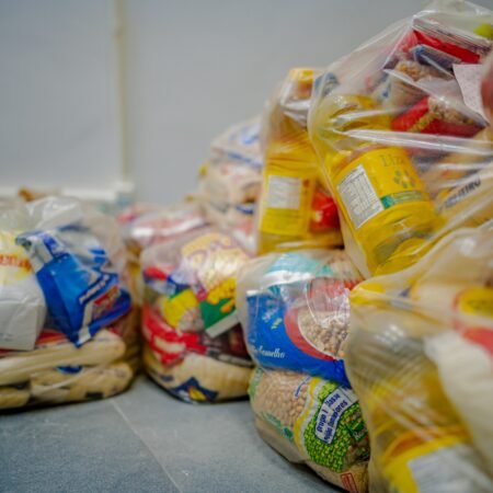 Confira como trocar alimentos por ingressos dos shows da Expoana 2026 a partir desta segunda-feira (27)