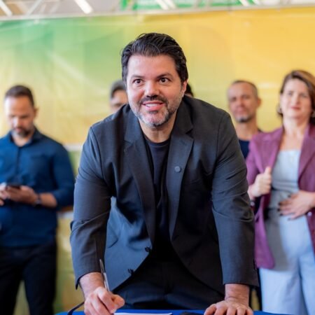 Márcio Corrêa assina ordem de serviço para implantação do Centro Municipal de Diagnóstico; inédito em Goiás.