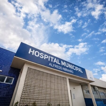 Crianças em Anápolis deixam de enfrentar viagens para tratamento ortopédico; hospital resolve 99,69% dos casos.