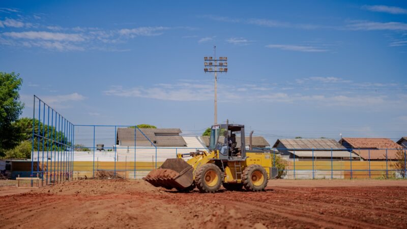 Obras da Arena de Esporte Industrial Munir Calixto está em fase de construção de quadras e arquibancada.