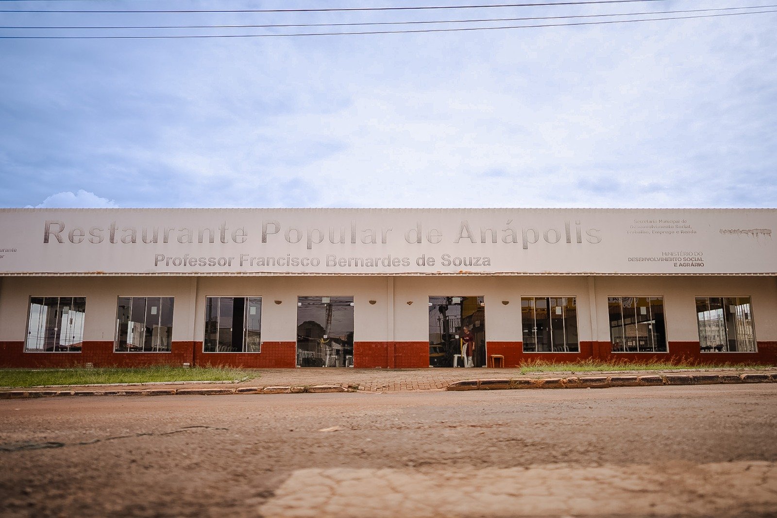 Restaurante Popular da Vila Jaiara está em reforma, mas entrega de refeições não será interrompida.