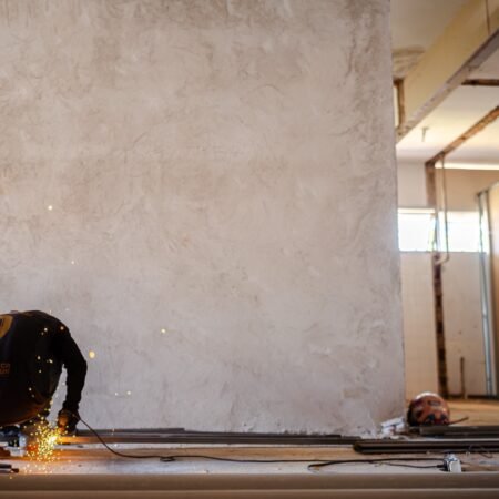 Obra do Centro de Diagnóstico de Anápolis recebe serviços de cobertura e instalação de estruturas