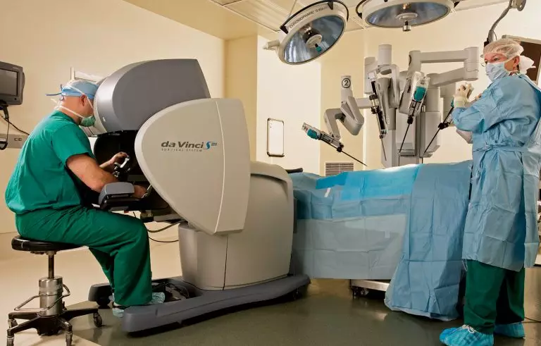  Mater Dei Goiânia realiza cirurgia robótica para tratamento de endometriose .